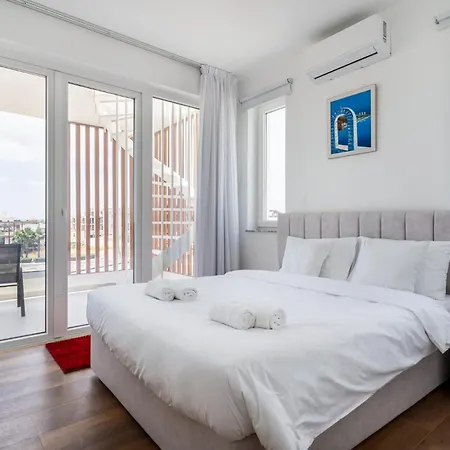 2br With Roof Apartmán