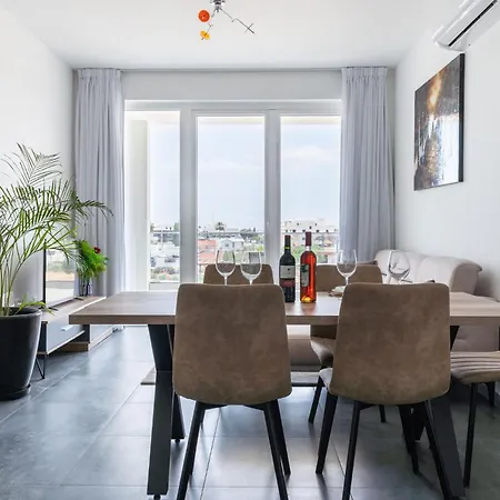 2br With Roof Apartmán